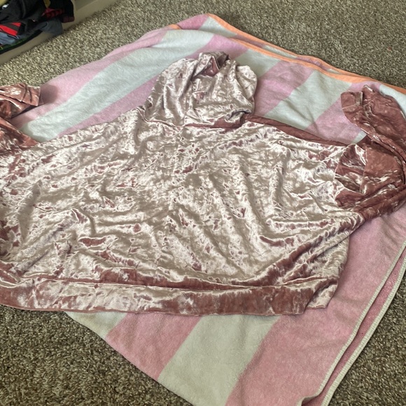 EUC CRUSHED VELVET PASTEL PINK SZ L OVERSIZED TOP - Picture 3 of 3